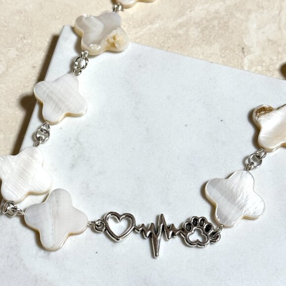 White Mother of Pearl Clover Beaded Short Necklace +Paw Print Heart Beat Pendant - Picture 6 of 13